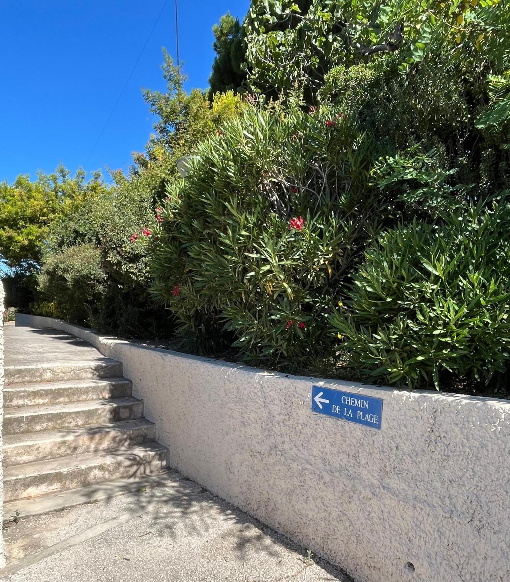 Studio Cosy En Bord De Mer Saint-Cyr-sur-Mer Exterior photo